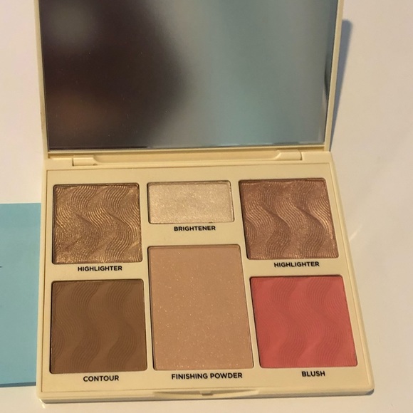 Cover FX - Picture 1 of 1